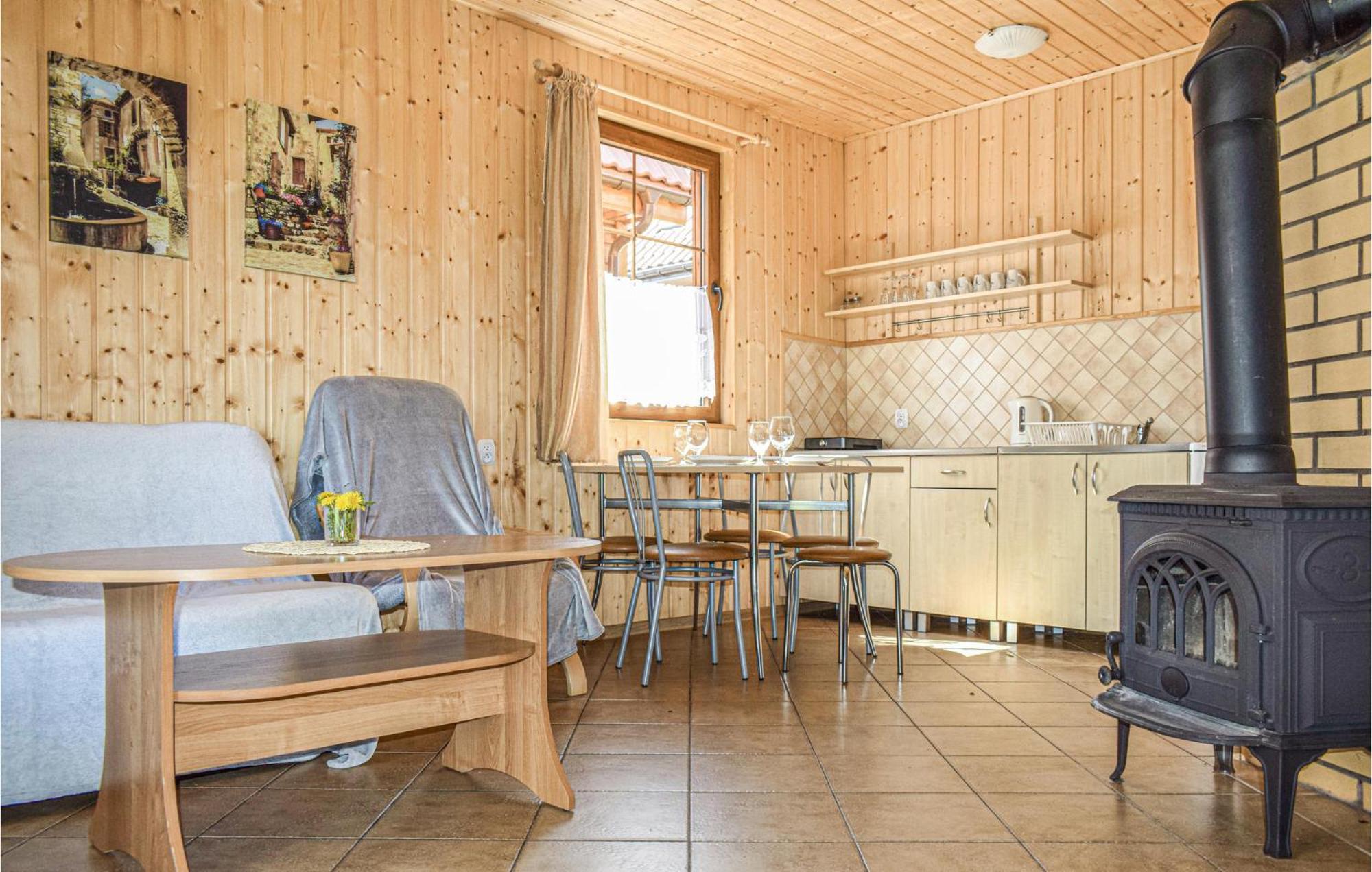 Awesome Home In Bobolin With Kitchen エクステリア 写真