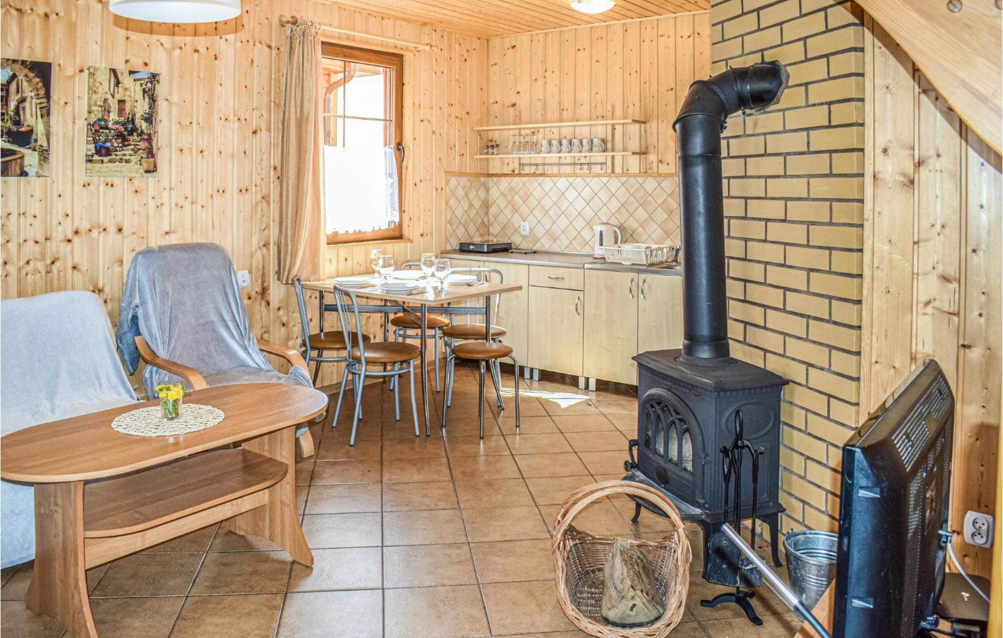 Awesome Home In Bobolin With Kitchen エクステリア 写真